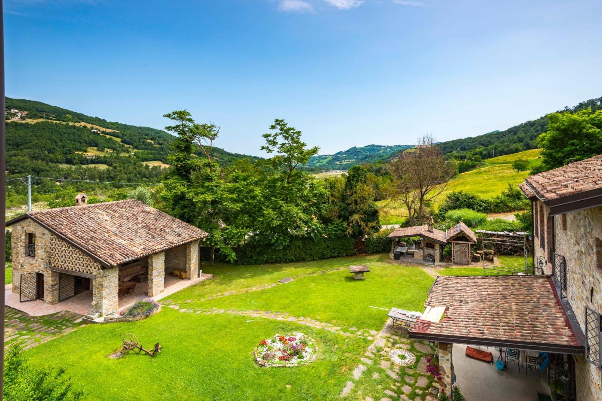 Agriturismo Il Salice Tizzano Val Parma Exteriör bild